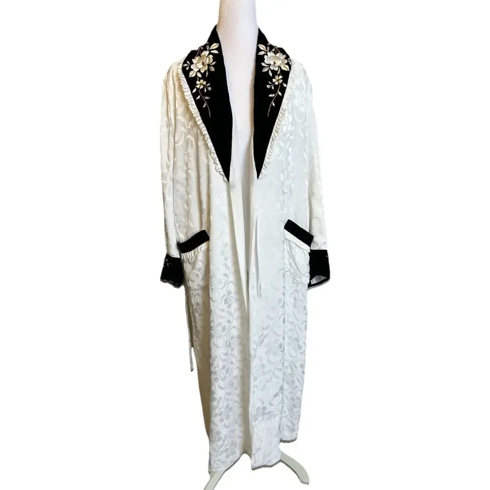 VTG 1950’s White Damask & Velvet Floral Embroidered Robe House Coat Retro Japan